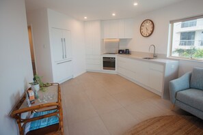 Appartement, 2 slaapkamers, terras, uitzicht op zee | Woonkamer