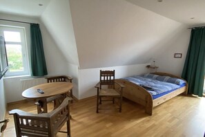 4 bedrooms, iron/ironing board, free WiFi, bed sheets - Holiday home with 4 bedrooms (Wurster Nordseeküste)