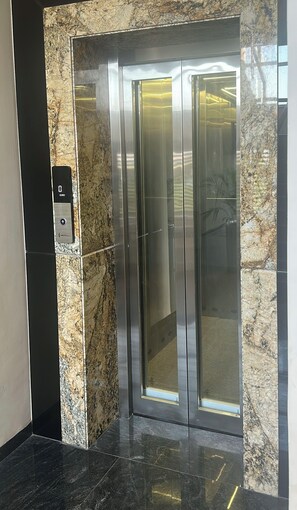 Lift - Ramnaa Hotel (Depalpur)