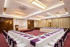Banquet hall - Ramnaa Hotel (Depalpur)