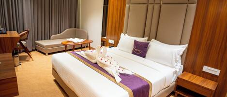 Desk, laptop workspace, free WiFi