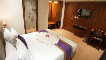 Habitación de lujo doble | Sábanas de algodón egipcio, ropa de cama de alta calidad, minibar