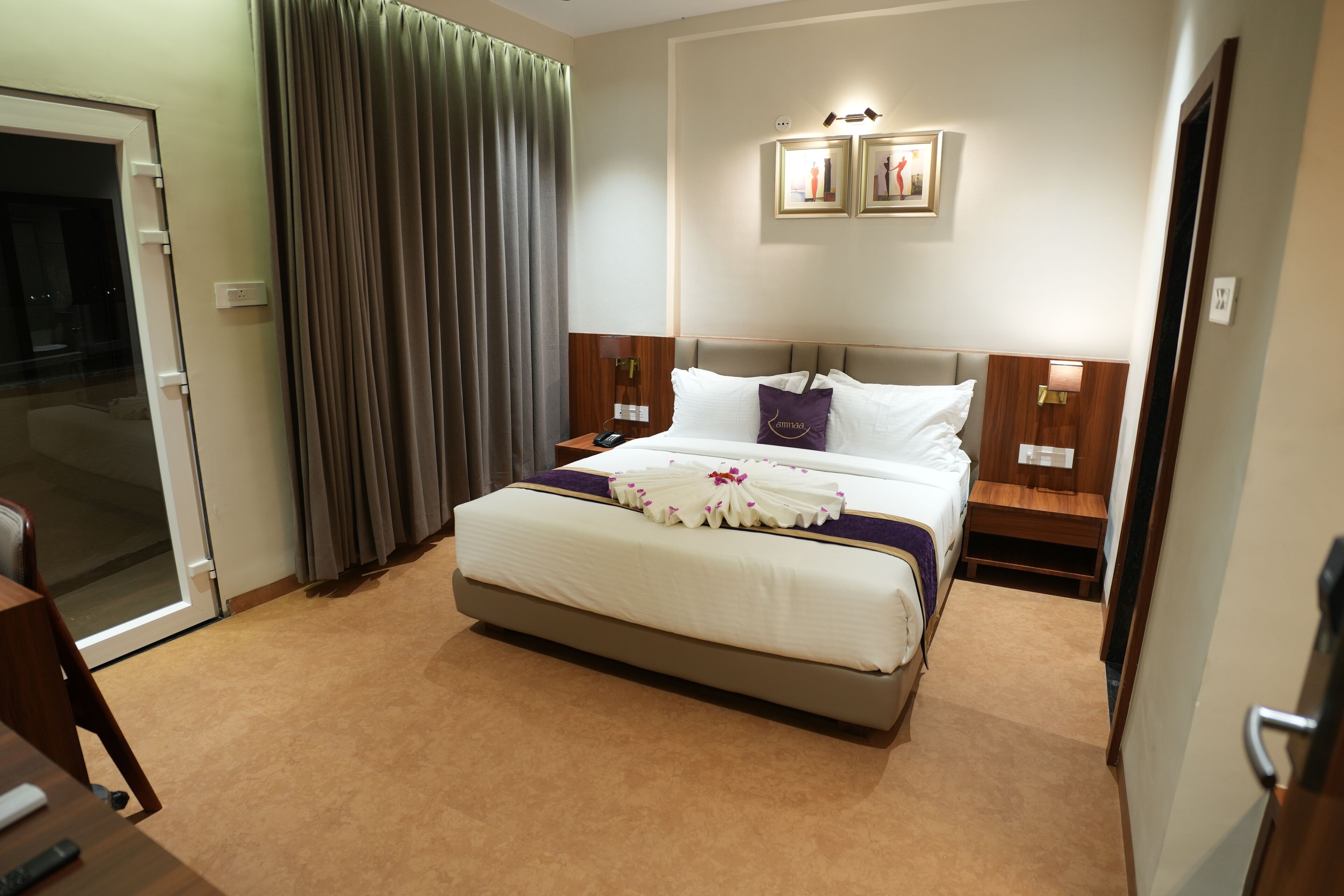 Luksusstudio | Skrivebord, skrivebord for bærbar PC og wi-fi (inkludert)