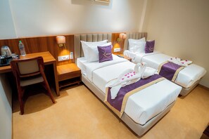 Tomannsrom – deluxe | Skrivebord, skrivebord for bærbar PC og wi-fi (inkludert)