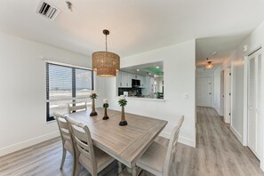 Apartment - Anna Maria Island Beach Sands 202-private Beach Access-heated Pool (Bradenton Beach)