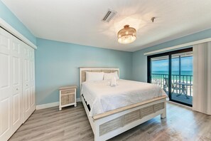 Apartment - Anna Maria Island Beach Sands 202-private Beach Access-heated Pool (Bradenton Beach)