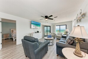 Apartment - Anna Maria Island Beach Sands 202-private Beach Access-heated Pool (Bradenton Beach)