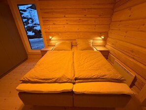 3 bedrooms, iron/ironing board, free WiFi, bed sheets - Exclusive Scandinavian wooden house "Northern Lights" on the fjord near Tromsø (Sjursnes)