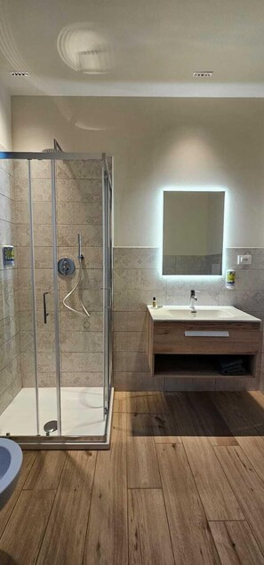 Shower, rainfall showerhead, hair dryer, bidet - Agriturismo Agricoccinella - Pool&Restaurant (Piombino)