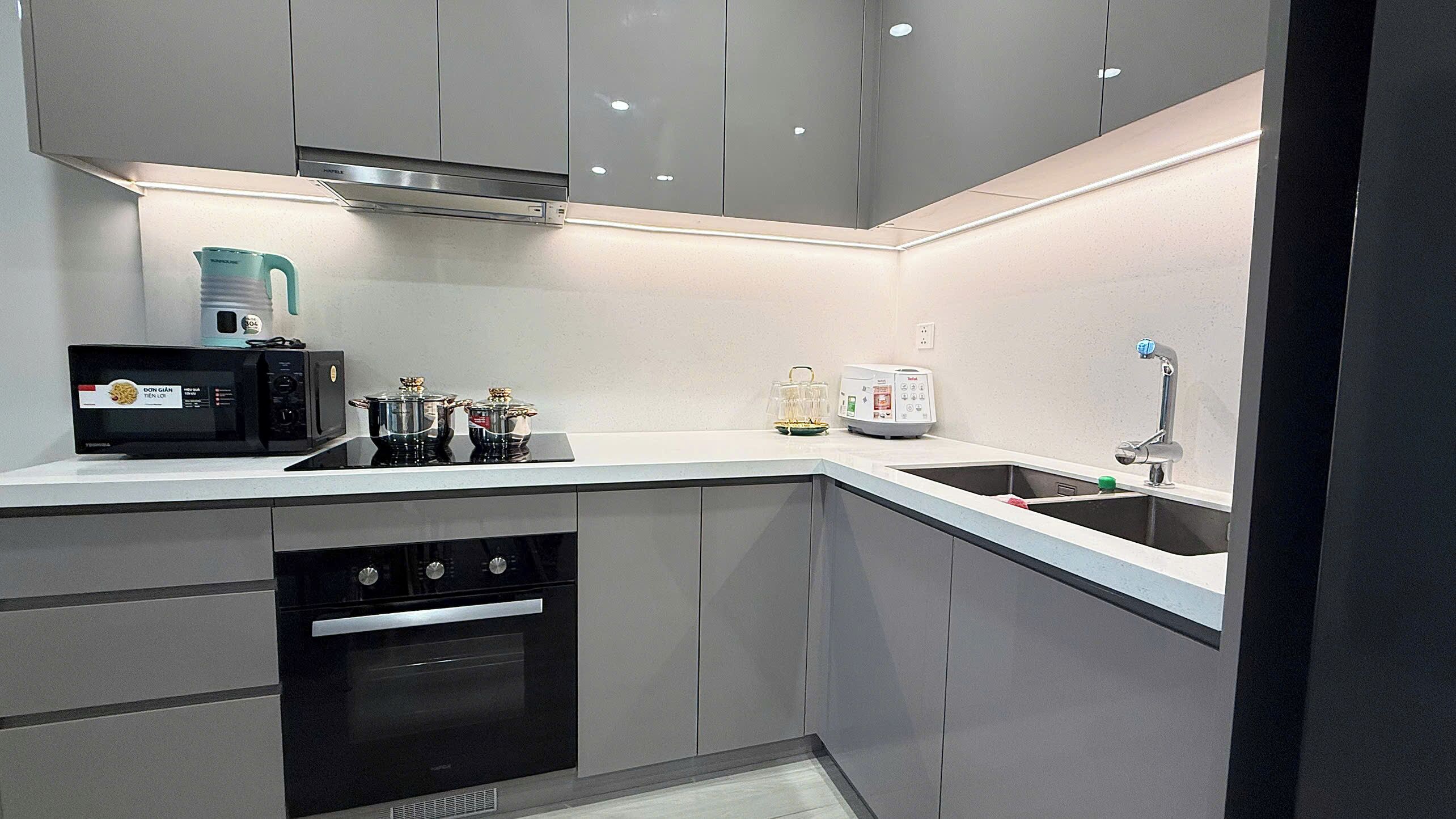 Superior Apartment, Garden View | Private kitchen | Microwave, stovetop, cookware/dishes/utensils