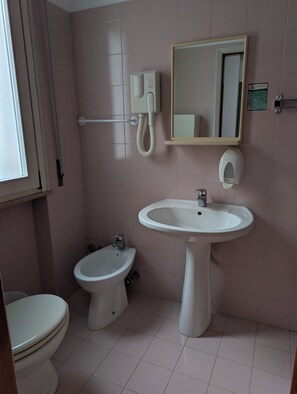 Superior Double Room, Balcony, Garden View | Bathroom | Shower, hair dryer, towels, soap - Hotel Plaza Rooms & Coffee - Adults Friendly (Cesenatico)