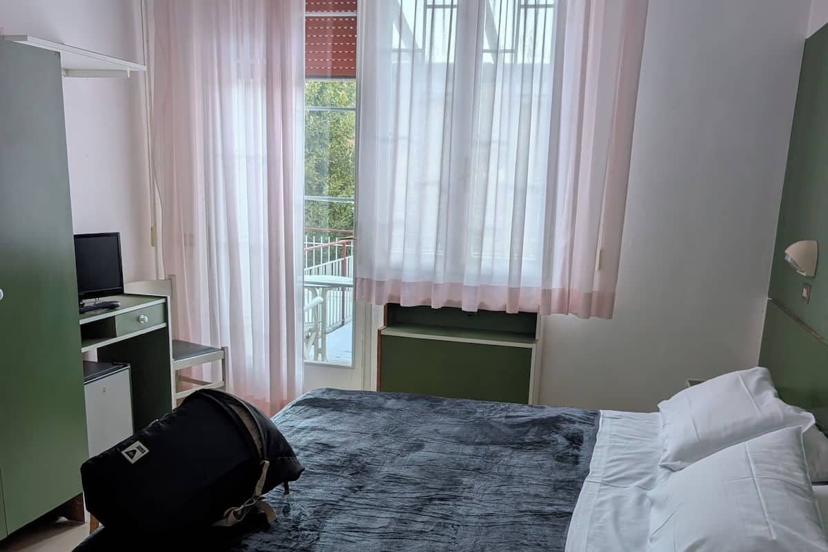 Economy Double Room | Desk