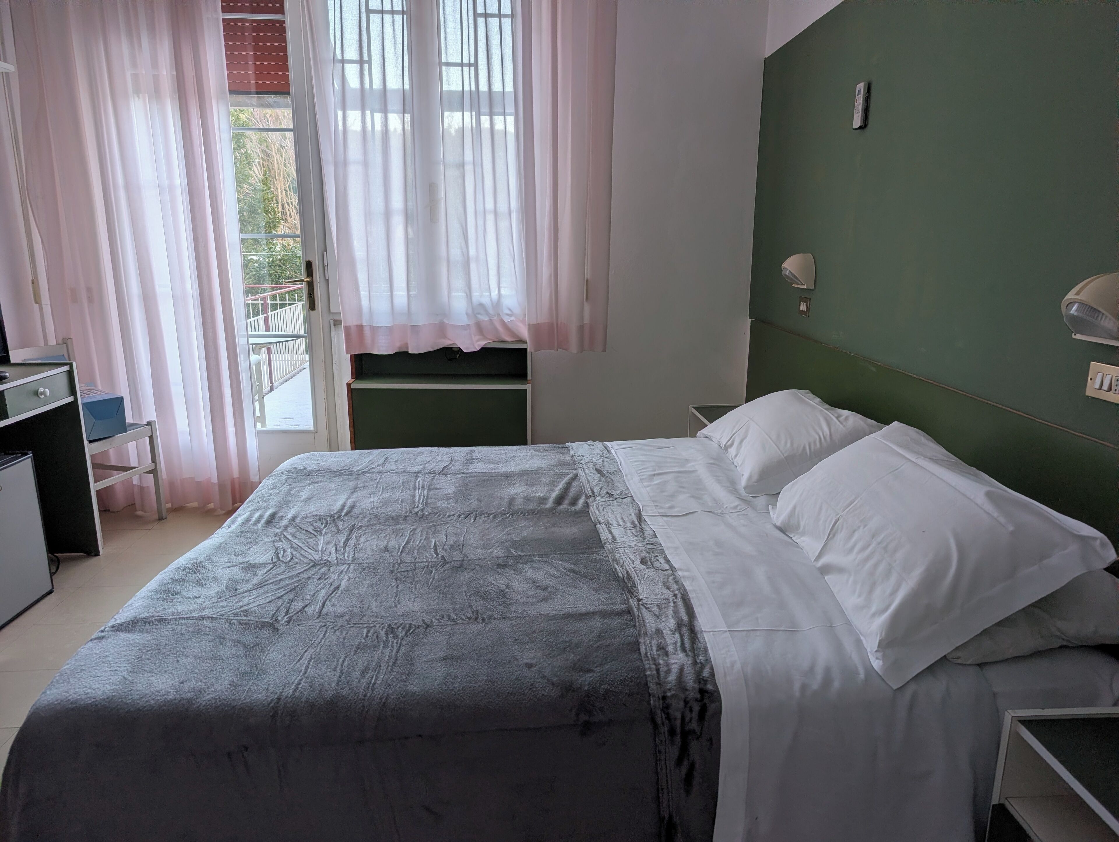 Triple Room, Balcony, Garden View | Desk