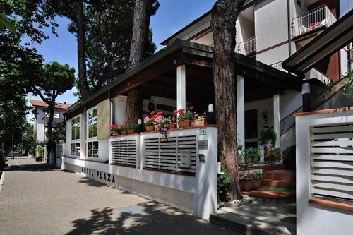 Hotel Plaza Rooms & Coffee - Adults Friendly