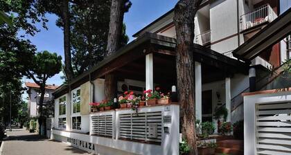 Hotel Plaza Rooms & Coffee - Adults Friendly