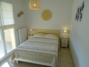 3 chambres, fer et planche à repasser, accès Internet, draps fournis