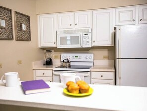 Private kitchen - Cozy 2-bedroom apartment in awesome Myrtle Beach with AC (Myrtle Beach)
