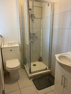 Apartment, 4 Bedrooms | Bathroom - Luxurious 4 Bedroom Apartment in Heart of London (London)