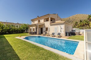 Outdoor pool - Villa Nelly with swimming pool, jacuzzi, 15 min from the beach (Alcúdia)