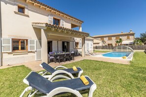 Outdoor dining - Villa Nelly with swimming pool, jacuzzi, 15 min from the beach (Alcúdia)