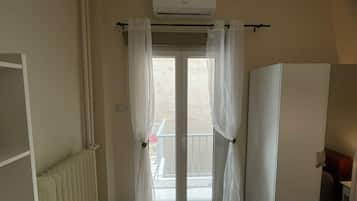 Soundproofing, iron/ironing board, free WiFi