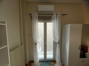 Soundproofing, iron/ironing board, free WiFi - Minimal Central 2BR (Kaisariani)