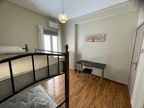 Quartos à prova de som, ferros/tábuas de passar roupa, Wi-Fi de cortesia