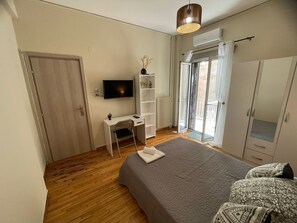 Soundproofing, iron/ironing board, free WiFi - Minimal Central 2BR (Kaisariani)