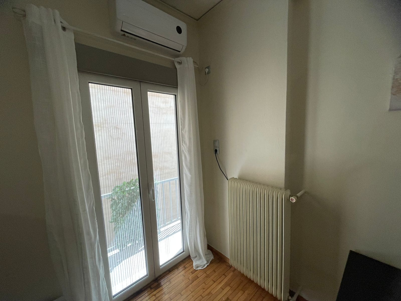 تجهيزات عازلة للصوت ومكواة/لوح كي وواي فاي مجانًا