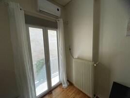 Sistema de insonorización, tabla de planchar con plancha y wifi gratis 