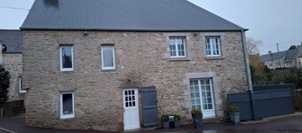 Maison en pierre 170m³ Agréable.
2 à 10 personnes .2 jours à 1 ou 2 semaines
