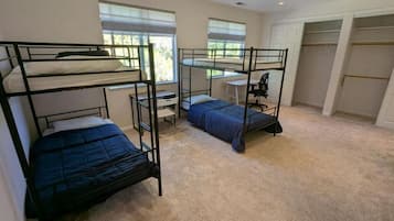 Basic Quadruple Room | Free WiFi