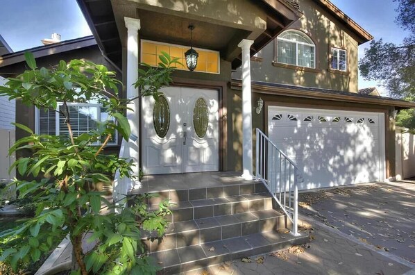 Exterior detail - Olive Startup House Menlo Park (Menlo Park)