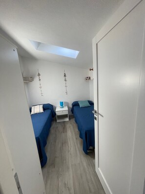 2 chambres, fer et planche à repasser, Wi-Fi, draps fournis