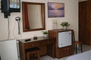 Iron/ironing board, WiFi, bed sheets - Apolis Poolside Getaway - Comfy Triple Escape (Mouzaki)