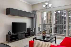 TV - Comfortable Downtown Apartment w/ City Skyline Vws (Dubai)