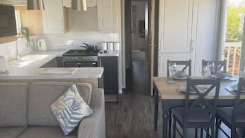 Dishwasher, cookware/dishes/utensils