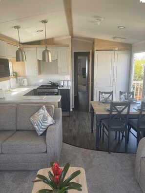 เครื่องล้างจาน, เครื่องครัว/จาน/ช้อนส้อม