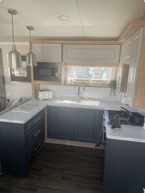 เครื่องล้างจาน, เครื่องครัว/จาน/ช้อนส้อม