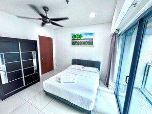 3 habitaciones, tabla de planchar con plancha y internet 