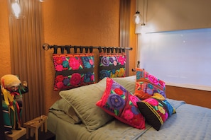 Caja de seguridad en la habitación y cortinas blackout