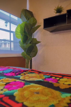 Caja de seguridad en la habitación y cortinas blackout