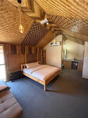 Habitación Confort doble, balcón, vistas al patio | Wifi gratis. Jabal Hatt Rest-house