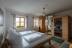 1 bedroom, WiFi, bed sheets