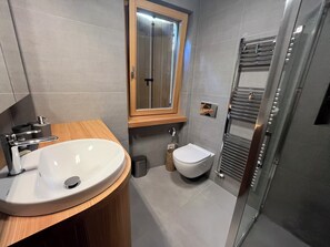 Shower, hair dryer, bidet, towels - Baita Mirabel: Modern, Family-Friendly Italian Alpine Escape with Every Amenity (Paquier)
