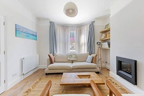 TV, books - Stunning 2Bed Central Home (Cambridge)