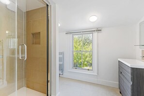 Hair dryer, towels - Stunning 2Bed Central Home (Cambridge)