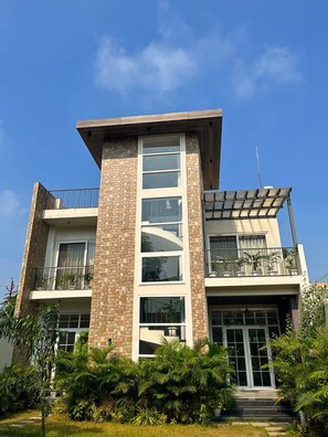 Exterior - Leela Villa Varanasi, 2BHK private villa with pool, lawn, bonfire and caretaker (VARANASI, UP)