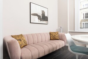 TV - 2BR Apt, Earl's Court, 2 min West Brompton (London)