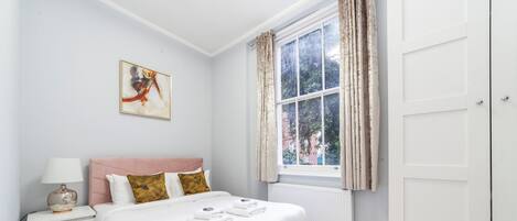 2 chambres, fer et planche à repasser, Wi-Fi, draps fournis